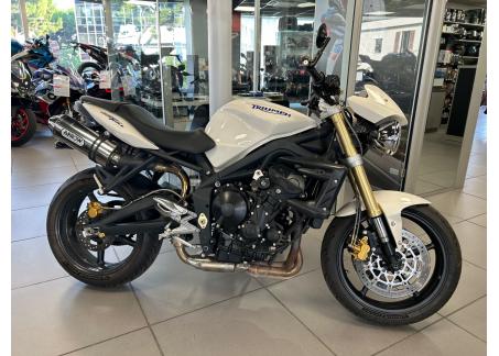 TRIUMPH STREET TRIPLE 675