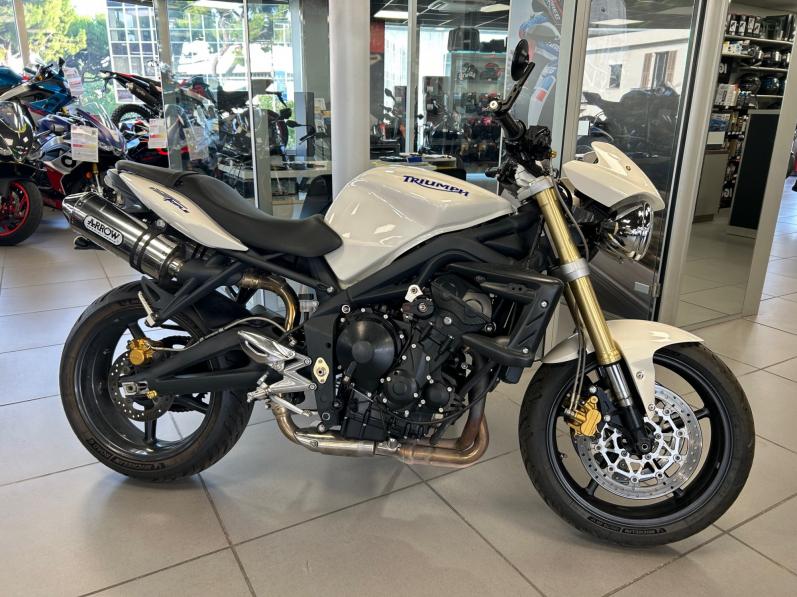 TRIUMPH STREET TRIPLE 675